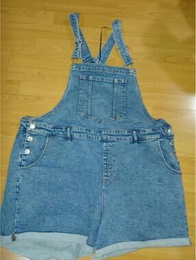 Ava and viv Jean short overalls size 20